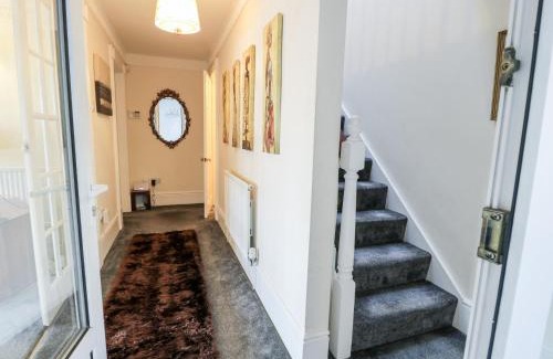 Menai Bridge Casa | 11 Glyn Garth Mews