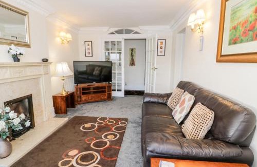 Menai Bridge Casa | 11 Glyn Garth Mews