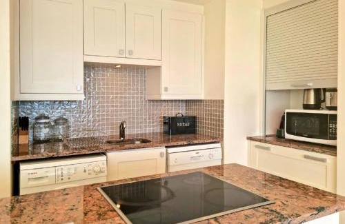 Gordons Bay Central Apartamento | '11 Gordonia'- 2 En-suite Bedrooms, Beach access & Great location