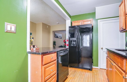 Middle River Casa | 11 Mi to Downtown Baltimore: Middle River Townhome