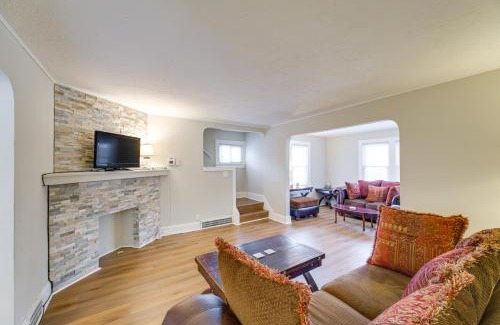 Garfield Heights Casa | 11 Mi to Dtwn Cleveland Family Home with Yard