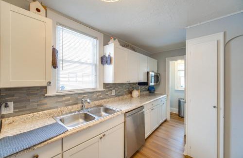 Garfield Heights Casa | 11 Mi to Dtwn Cleveland Family Home with Yard