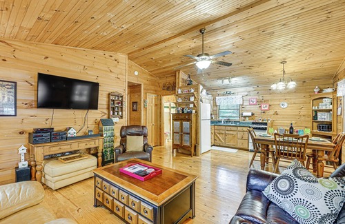 Franklin Cabina | 11 Mi to Dtwn: Franklin Cabin w/ Porch!