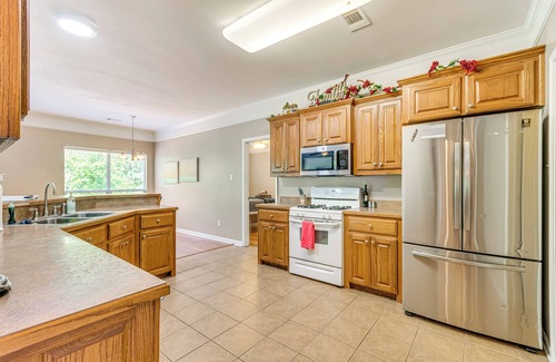 Little Rock Casa | 11 Mi to Dtwn Little Rock: Home w/ Large Deck!