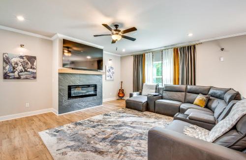Ben Hill Casa | 11 Mi to Dtwn Luxe Atlanta Retreat with Deck and Yard