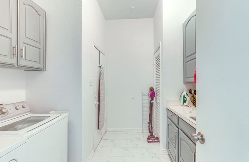 Cookes Meadow Casa | 11 Mi to Dtwn: Luxe Home w/ Pool in Fort Worth