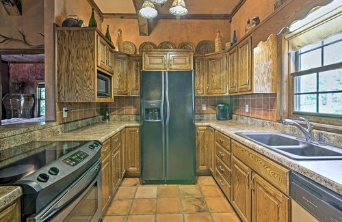 Murphy Villa | ¡Murphy of Castle of Joy ’en 11 Acres w / Hot Tub!