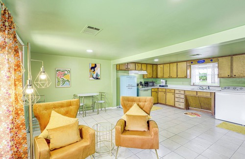 Waco Apartamento | 11 Mi to Dtwn Waco: Pet-Friendly Home w/ Deck