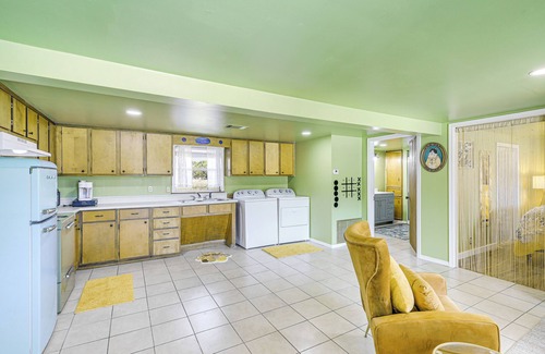 Waco Apartamento | 11 Mi to Dtwn Waco: Pet-Friendly Home w/ Deck