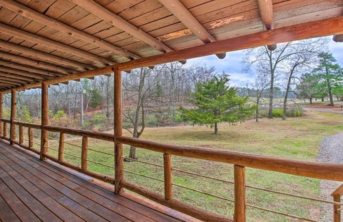 Royal Casa | 11 Mi to Lake Ouachita Family Cabin with Yard