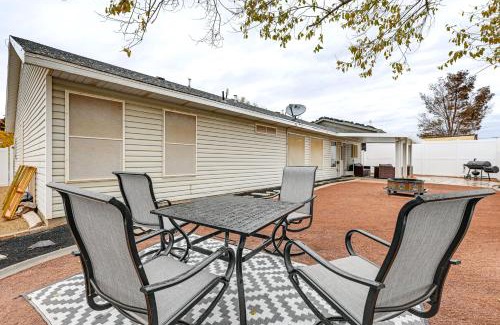 Hurricane Casa | 11 Mi to Sand Hollow State Park Home with Fire Pits