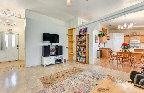 Hurricane Casa | 11 Mi to Sand Hollow State Park Home with Fire Pits
