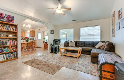 Hurricane Casa | 11 Mi to Sand Hollow State Park Home with Fire Pits