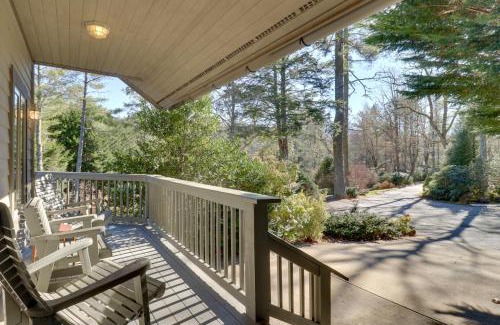 Highlands Apartamento | 11 Mi to Ski Sapphire Heaven South Apt with Porch