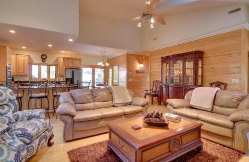 Highlands Apartamento | 11 Mi to Ski Sapphire Heaven South Apt with Porch