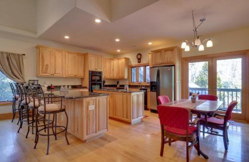Highlands Apartamento | 11 Mi to Ski Sapphire Heaven South Apt with Porch