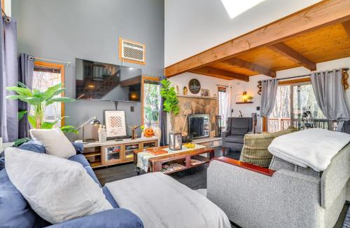 East Stroudsburg Casa | 11 Mi to State Park Home in East Stroudsburg!