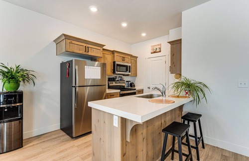 Eagle Mountain Casa | 11 Mi to Utah Lake: Newly Built Family Townhome!