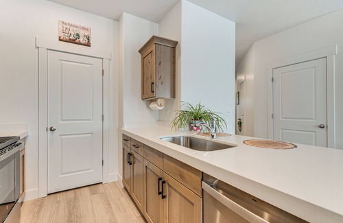 Eagle Mountain Casa | 11 Mi to Utah Lake: Newly Built Family Townhome!