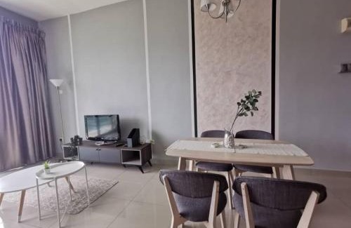 Taman Mount Austin Apartamento | 11-Modern HOMESTAY PALAZIO lake view Mount Austin Palazio near AEON Themepark Toppen IKEA