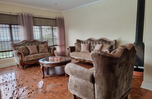 Botha's Hill Casa | 11-on-RobRoy calming space with 3 bedrooms&pool
