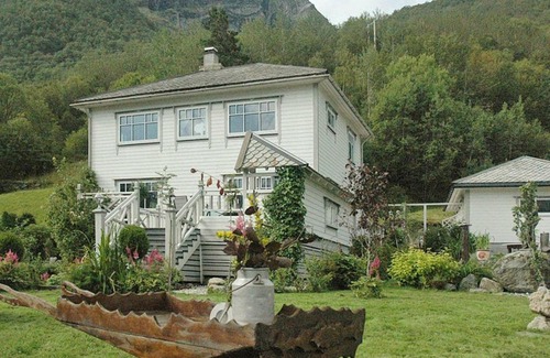 Vanylven Casa | 11 person holiday home in Syvde