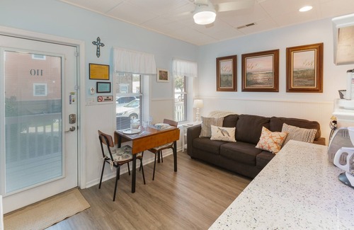 Isle of Palms Condominio | Picture Perfect Studio, 1er piso, admite perros, NUEVA RENOVACIÓN!