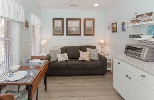 Isle of Palms Condominio | Picture Perfect Studio, 1er piso, admite perros, NUEVA RENOVACIÓN!