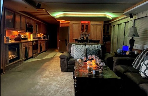 Peoria Alquiler De Eote | 110’ Stardust House boat - Super Bowl rental