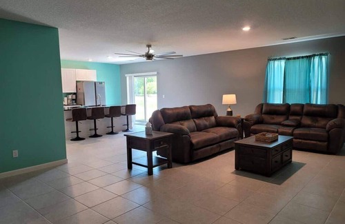 Kingsland Casa | 111 College: 4 BR, 2 BA House in Kingsland, Sleeps 12