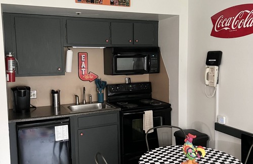 Snowshoe Condominio | 1112 Ski In/ Ski Out Condo - The Retro Roost