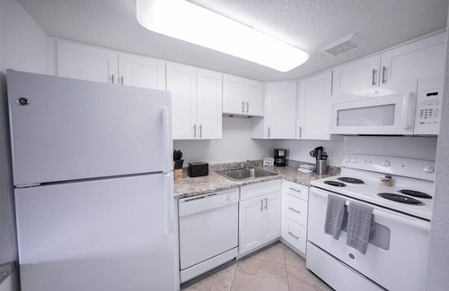 New Papago Parkway Apartamento | Un dormitorio amueblado con GOLF GRATUITO, ACCESO GRATUITO PARA GIMNASIO, PISCINA GRATUITA, CABLE GRATUITO Y MÁS