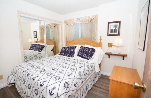 Balboa Peninsula Casa | 1121 E Balboa Blvd A