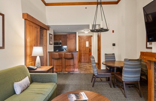 Stowe Area Condominio | 1124 A | 2 bdrm | The Pines| Ski In Ski Out Lodge At Spruce Peak