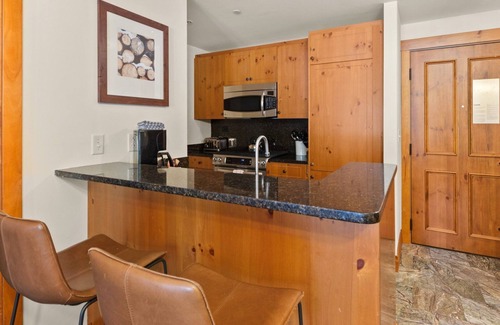 Stowe Area Condominio | 1124 A | 2 bdrm | The Pines| Ski In Ski Out Lodge At Spruce Peak