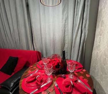 Canto do Forte Apartamento | 113 Canto do Forte - 1dorm - 200 m da Praia e 20m dos Bares e restaurantes - Estacionamento gratuito e WI Fi , TV a cabo
