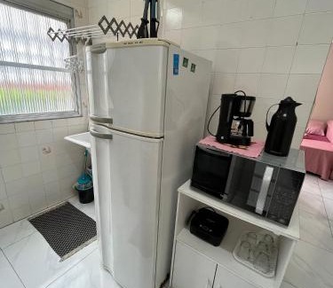 Canto do Forte Apartamento | 113 Canto do Forte - 1dorm - 200 m da Praia e 20m dos Bares e restaurantes - Estacionamento gratuito e WI Fi , TV a cabo
