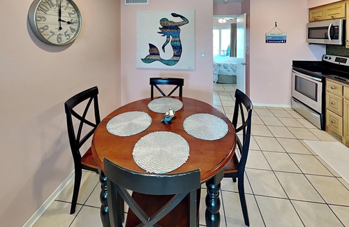 Rockport Condominio | #113 Mermaids Den | Waterfront + Pool