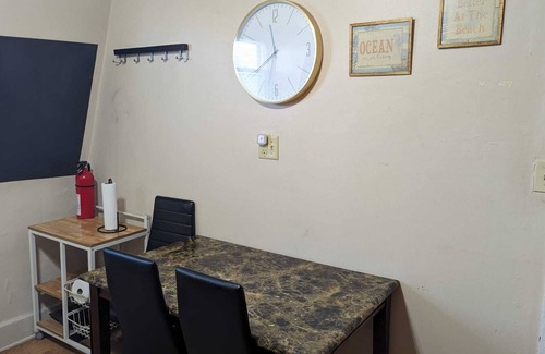 Pullman Apartamento | 11307 S. Langley Ave Unit 3 - Historical Pullman Apartment
