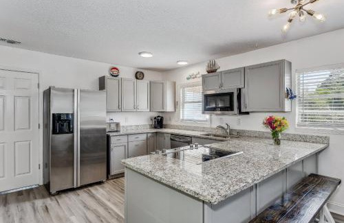 Gulf Breeze Casa | 1133 Redwood Lane