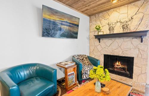 Big Bear Lake Casa | 114 - Cubby Condo - Meredith Lodging