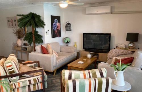 Hawks Nest Apartamento | 1166 on Booner - Hawks Nest