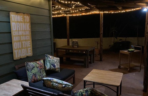 Hawks Nest Apartamento | 1166 on Booner - Hawks Nest