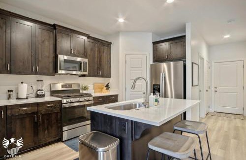 Washington Casa | 1169 Spacious Townhome at Escondido