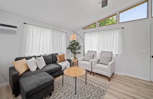 Hilo Casa | 117 Wainaku HOUSE B · Peaceful Haven in Hilo 3BR House