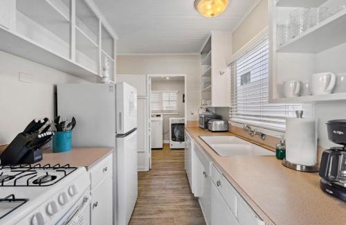 Balboa Island Casa | 118 Emerald Ave A & B