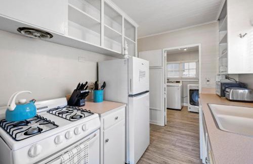Balboa Island Casa | 118 Emerald Ave A & B