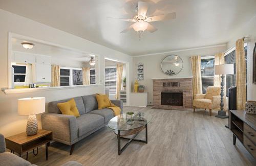 Balboa Island Casa | 118 Emerald Ave B