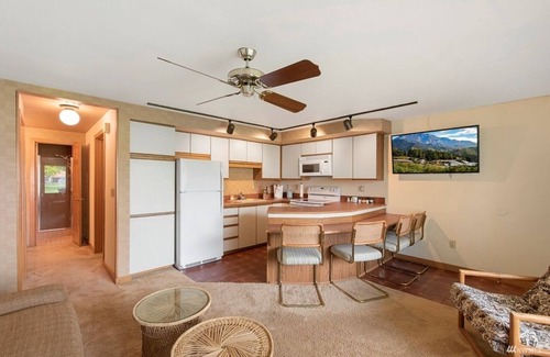 Quincy Condominio | #119 Crescent Bar Tropical Paradise with access to large pool and hot tub