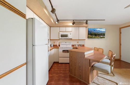 Quincy Condominio | #119 Crescent Bar Tropical Paradise with access to large pool and hot tub